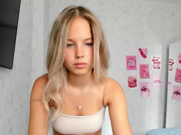 girl
        tender_ness18 cam image #16703