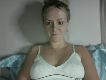 girl
        mollyharttt cam image #14771