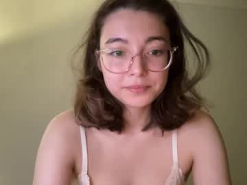 girl
        ellynella cam image #16899