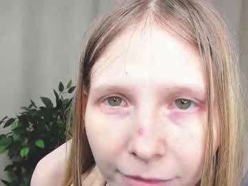 girl
        ozellmazzariello cam image #21271