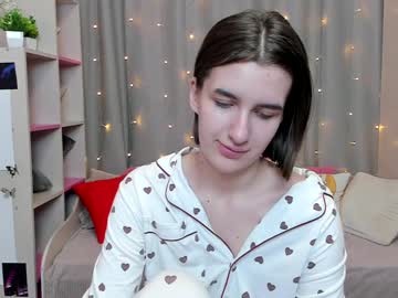 girl
        trisha_ray cam image #6535