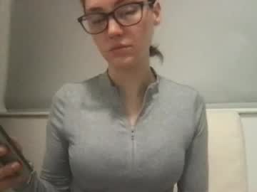girl
        lilydunn cam image #3085