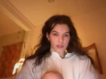 girl
        sky_lounge cam image #23080