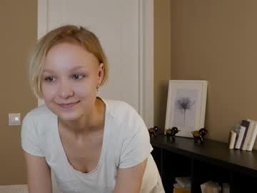 girl
        sheenagambell cam image #14071