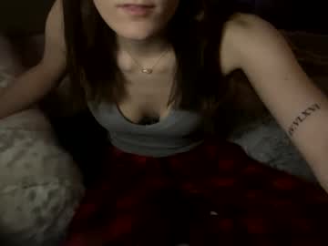 girl
        violet_maee cam image #4610