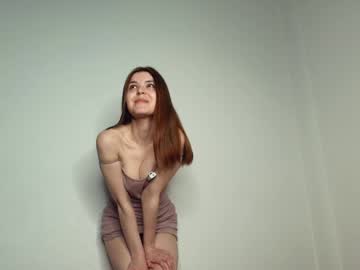 girl
        leylamora cam image #22130