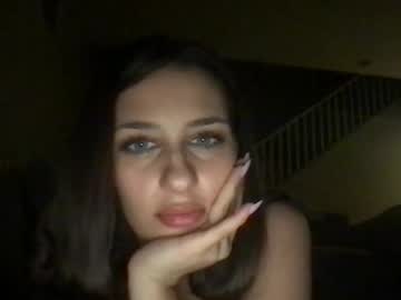 girl
        marinalgb cam image #22637