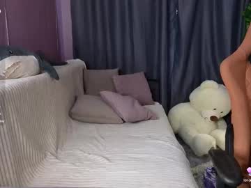girl
        miley_saint_ cam image #10594
