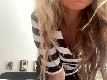 couple Naughty Night Cams - Unleash Your Wild Side! with makemedanc
