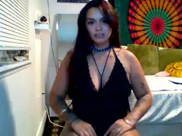 girl
        xova_fficial cam image #18888