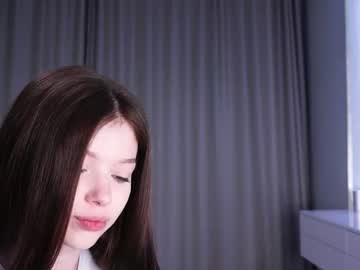 girl
        skyeriehm cam image #20142