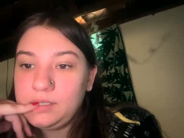 girl
        queenhaven23 cam image #4053