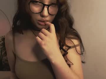 girl
        thelacey cam image #11721