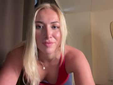 girl
        heyskylar cam image #16357