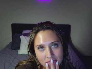 girl
        lunaaluvv cam image #9429