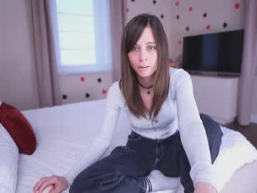 girl
        newchloe18 cam image #19223
